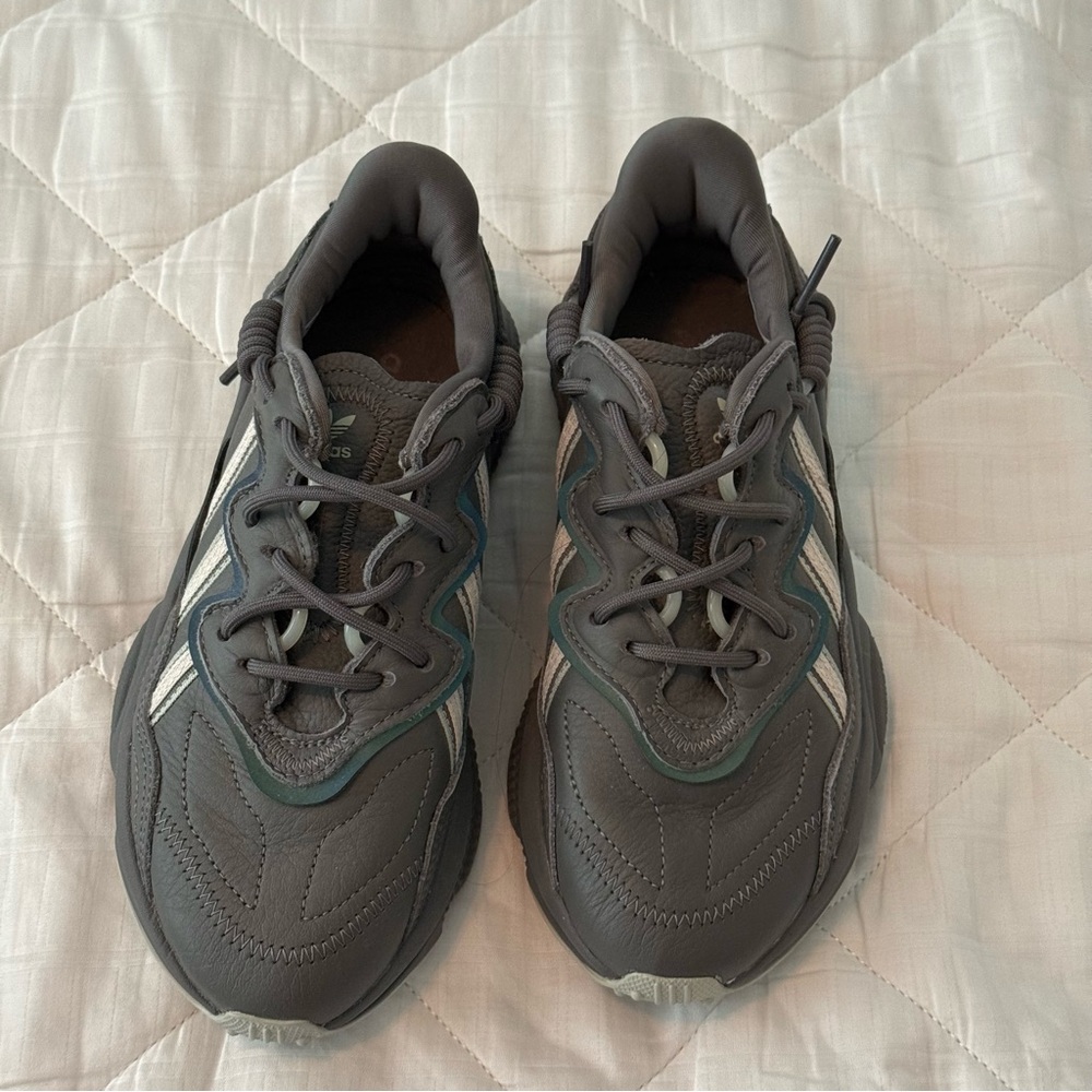 Adidas Sneakers